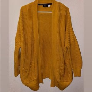 Adorable slouchy Cardigan!